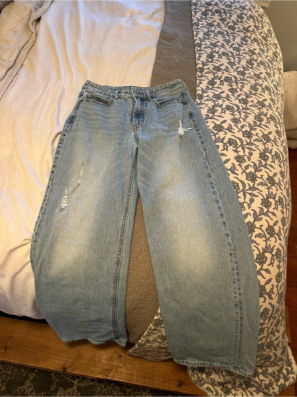 Old Navy Light Blue Distressed Wide-Leg Jeans